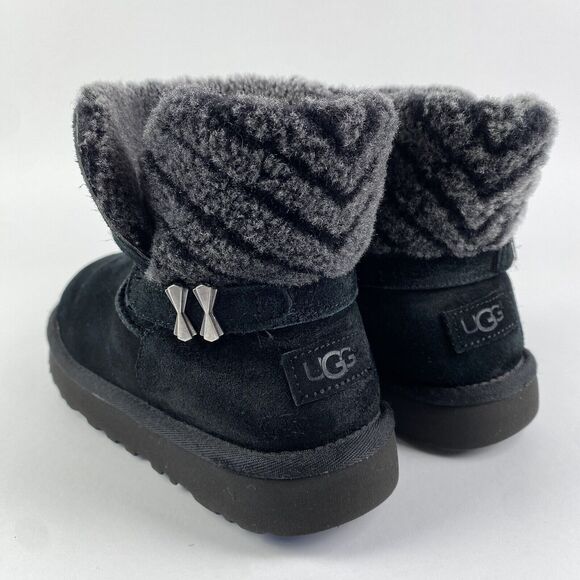 UGG Adria Short Ankle Boots Black Suede Women Size 6 Pre-Owned - Picture 6 of 15